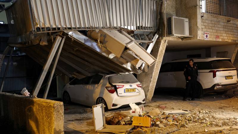 VIDEO Kaos u Izraelu: Kazetne bombe pogodile stambene zgrade, ljudi bježali u zaklon