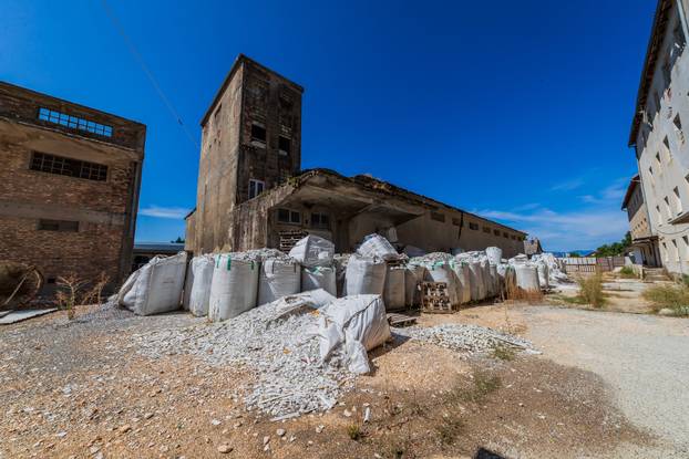 Gospi&cacute;: Silos i mjesto gdje je odlo&zcaron;en otrovni i opasni otpad