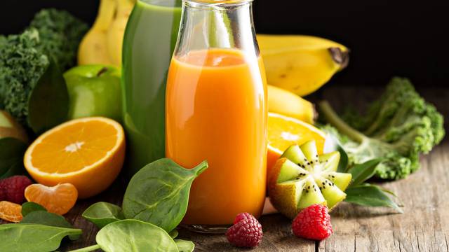 Ocijedite ukusno voće i popijte čašu punu vitamina i finih okusa