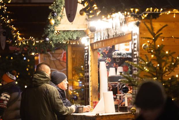 Osijek: Otvorenje Adventa uz koncert Danijele Martinović