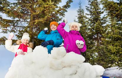 Top ideje za dječje igre u snijegu