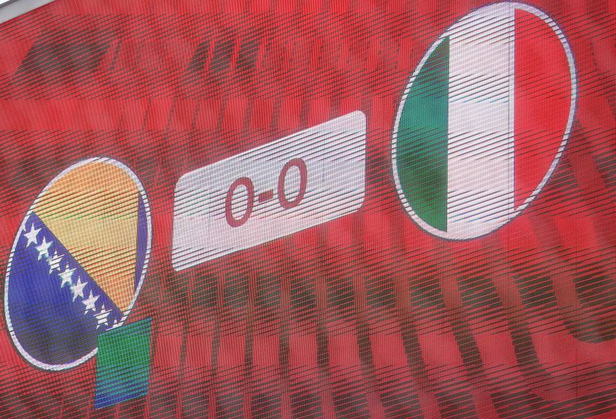 Zenica: Navijači očekuju početak utakmice između Bosne i Hercegovine i Italije