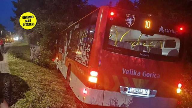 Strani državljanin autobusom sletio u kanal u Velikoj Gorici: 'Ubacio je u krivu brzinu'