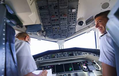 Piloti su otkrili: Gdje je najbolje sjediti, jesu li turbulencije i munje opasne, imaju li goriva...