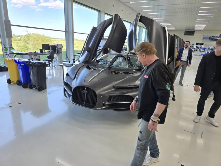 Axl Rose stigao u Lijepu Našu: 'Oduševili su ga vino i mjesto, a posebno mamini slanci i rajčica'