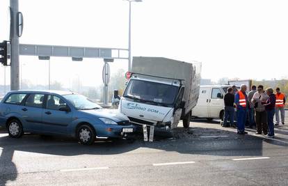 Zagreb: Sudarila se 3 auta jer su semafori pokvareni