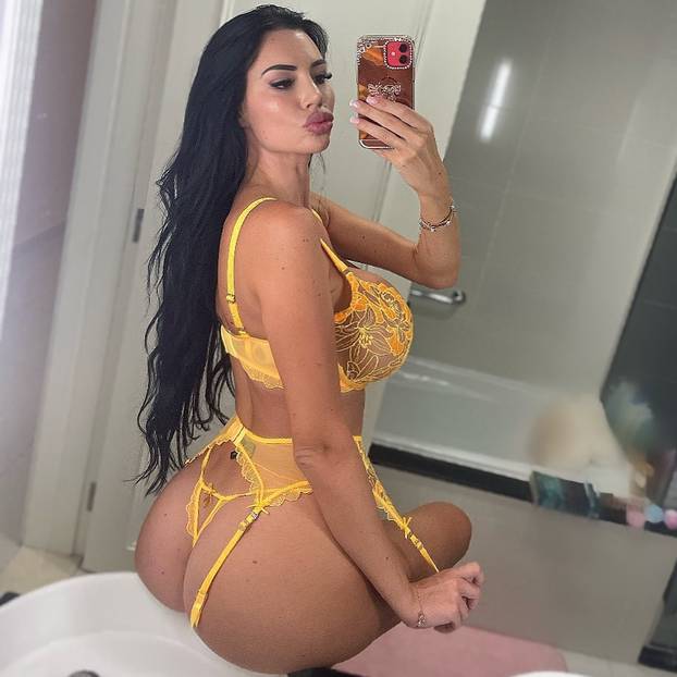 FOTO Bujna Njemica Yvonne: U moje grudi zure i muškarci i žene. One  su sjajna investicija!