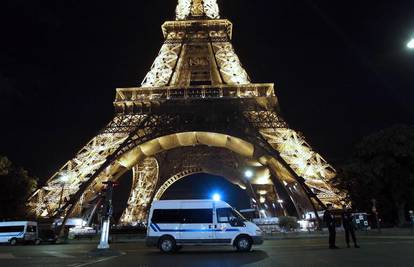 Eiffel opet evakuirali zbog bombe, dojava je bila lažna
