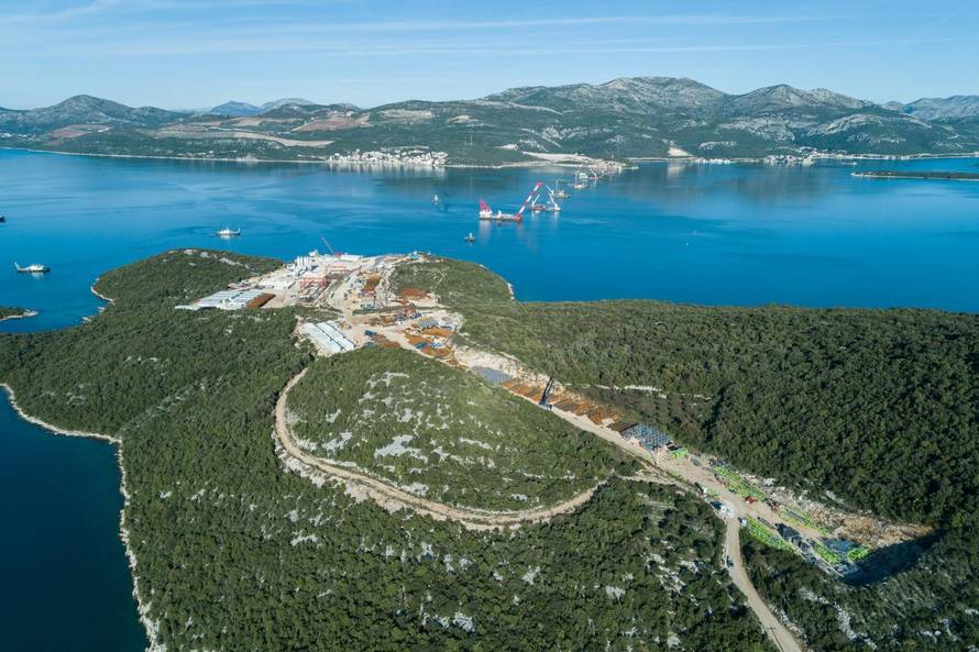 Pogled iz zraka: Pelješki most je i dalje gradilište, ne zadugo...