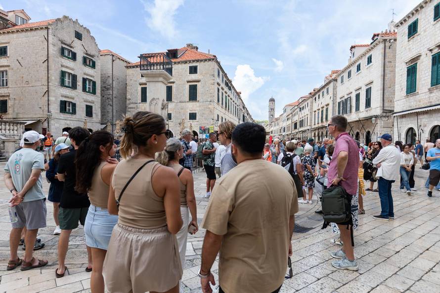Dubrovnik: Stara gradska jezgra puna je turista 