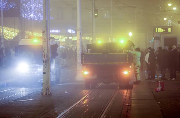 Zagreb: Nakon proslave Nove godine ostala je velika količina otpada