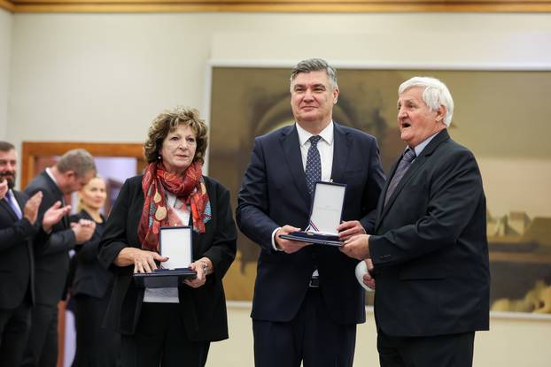 Zagreb: Zoran Milanović uručio odlikovanja i priznanja zaslužnim pojedincima i organizacijama iz područja kulture, znanosti, sporta i gospodarstva