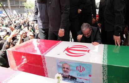 Deseci tisuća Iranaca na pogrebu ubijenih generala