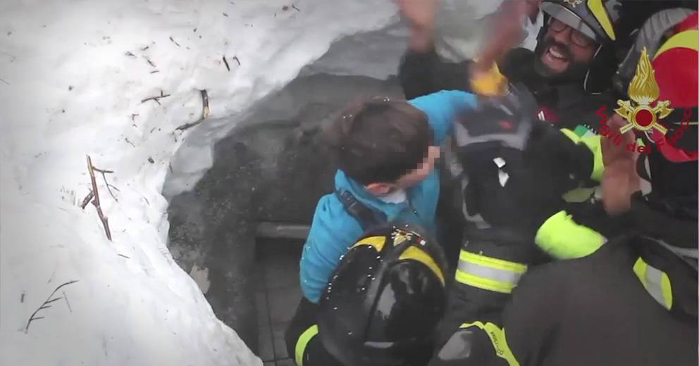 Preživjelo i dvoje djece: Zapalili vatru, a spasioci su vidjeli dim