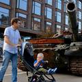 Evo vam sad vojne parade: Rusi planirali osvojiti Kijev u 3 dana, Ukrajinci izložili njihove olupine