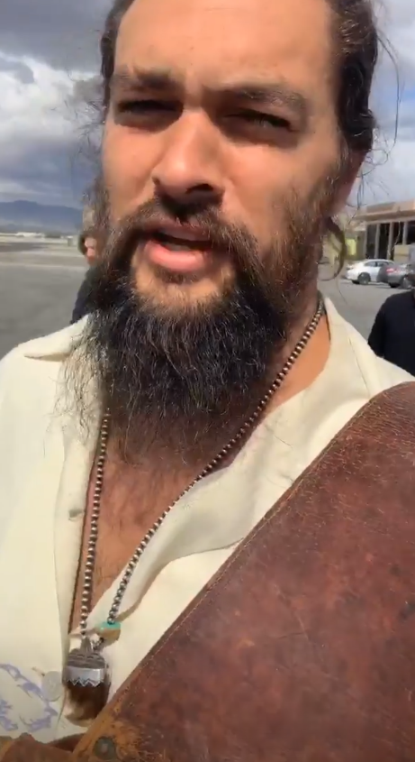 Jason Momoa: 'Zrakoplov nam se zapalio, prisilno smo sletjeli'