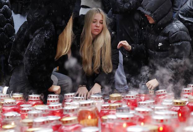 Novo Mesto: Suze i upaljene svijeće na mjestu na kojem je ubijen muškarac 