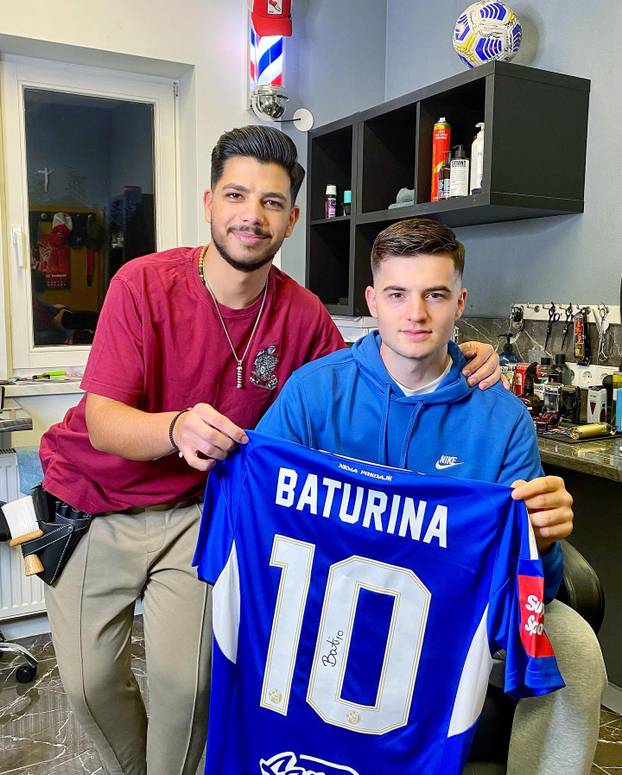 FOTO Tko je brijač 'vatrenih'? Uspio je nagovoriti Modrića na promjenu: 'Perišić? Boljelo me'