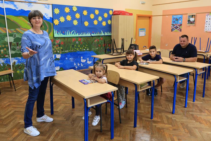 Učiteljica Kelek podučavala je oca, a sada i njegovu djecu: Počašćena sam što su moji đaci