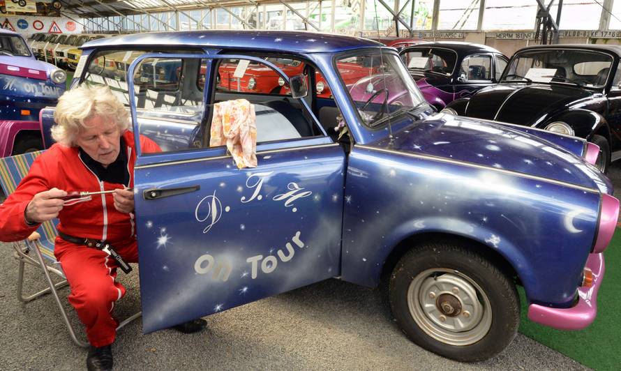 'Drehorgel-Rolf' takes a trip