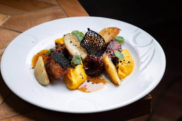 FOTO Šime Vrsaljko s rođakom otvorio jedan od najljepših restorana u Hrvatskoj