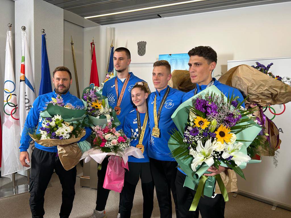 Hrvatski tekvandoaši se vratili sa šest medalja! Na Tuđmanu ih dočekali ministrica i navijači