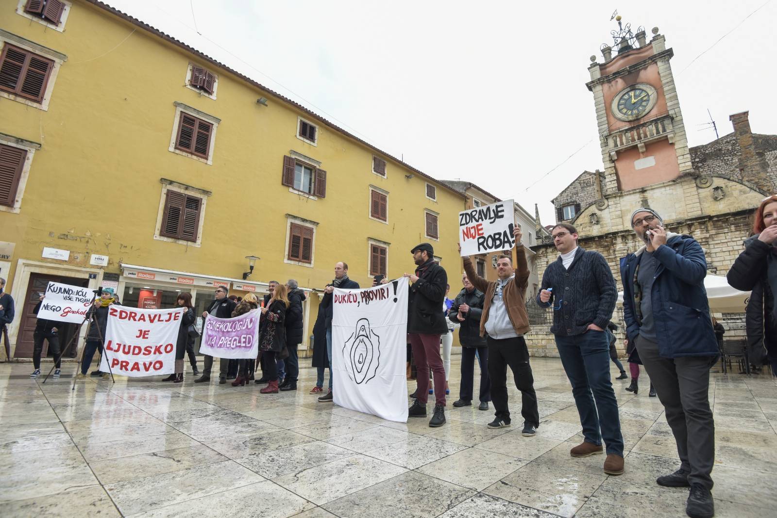 Zadar: Prosvjed "Pošto žensko zdravlje" na Narodnom trgu