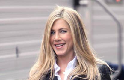 Zbog novog dečka? Jennifer Aniston se prvi put tetovirala