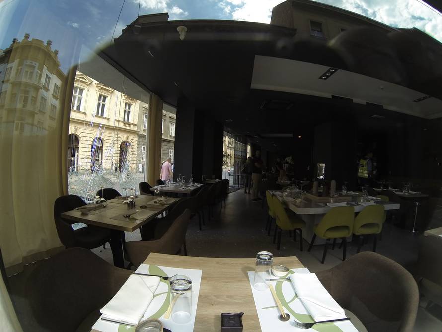 Autom u izlog: 'Pokosila bi me da sam krenula sekundu ranije'