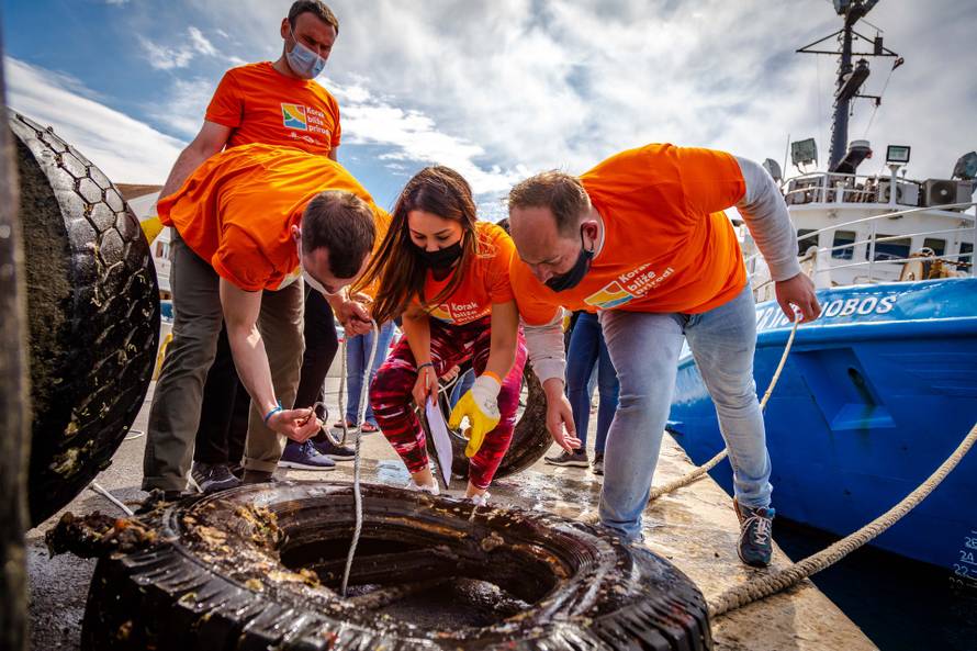 Uklonjeno više od 20 kubika otpada nagomilanog na dnu Jadrana kod Biograda na Moru