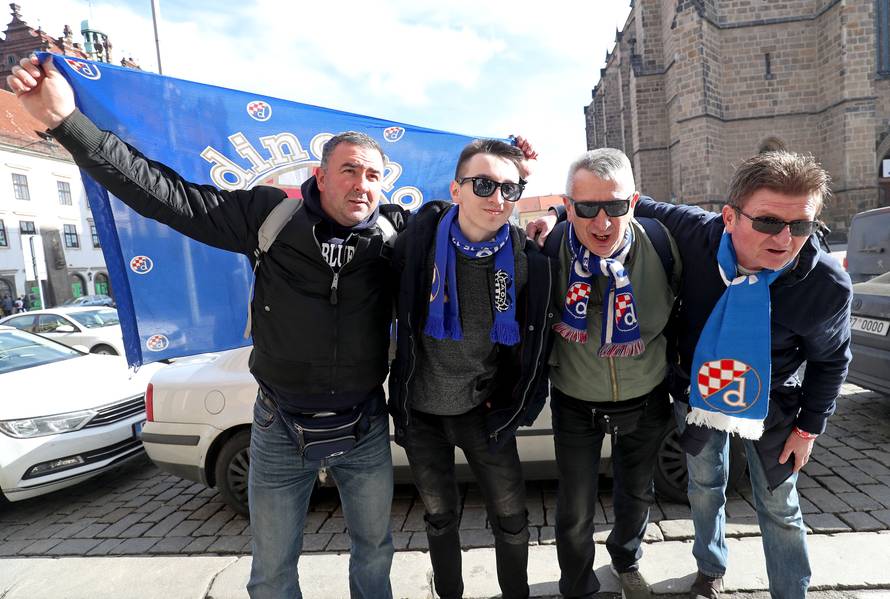 NavijaÄi Dinama u centru Plzena uoÄi utakmice UEFA Europa lige protiv Viktorie Plzen