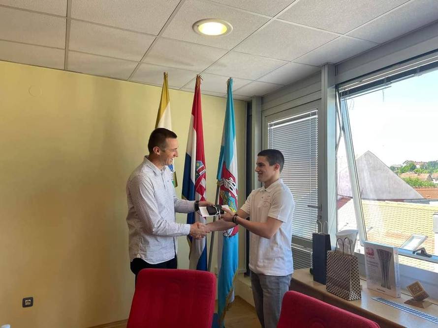 Penava mladom sportašu koji je osvojio svjetsko zlato i državni rekord dao bon od 300 kuna