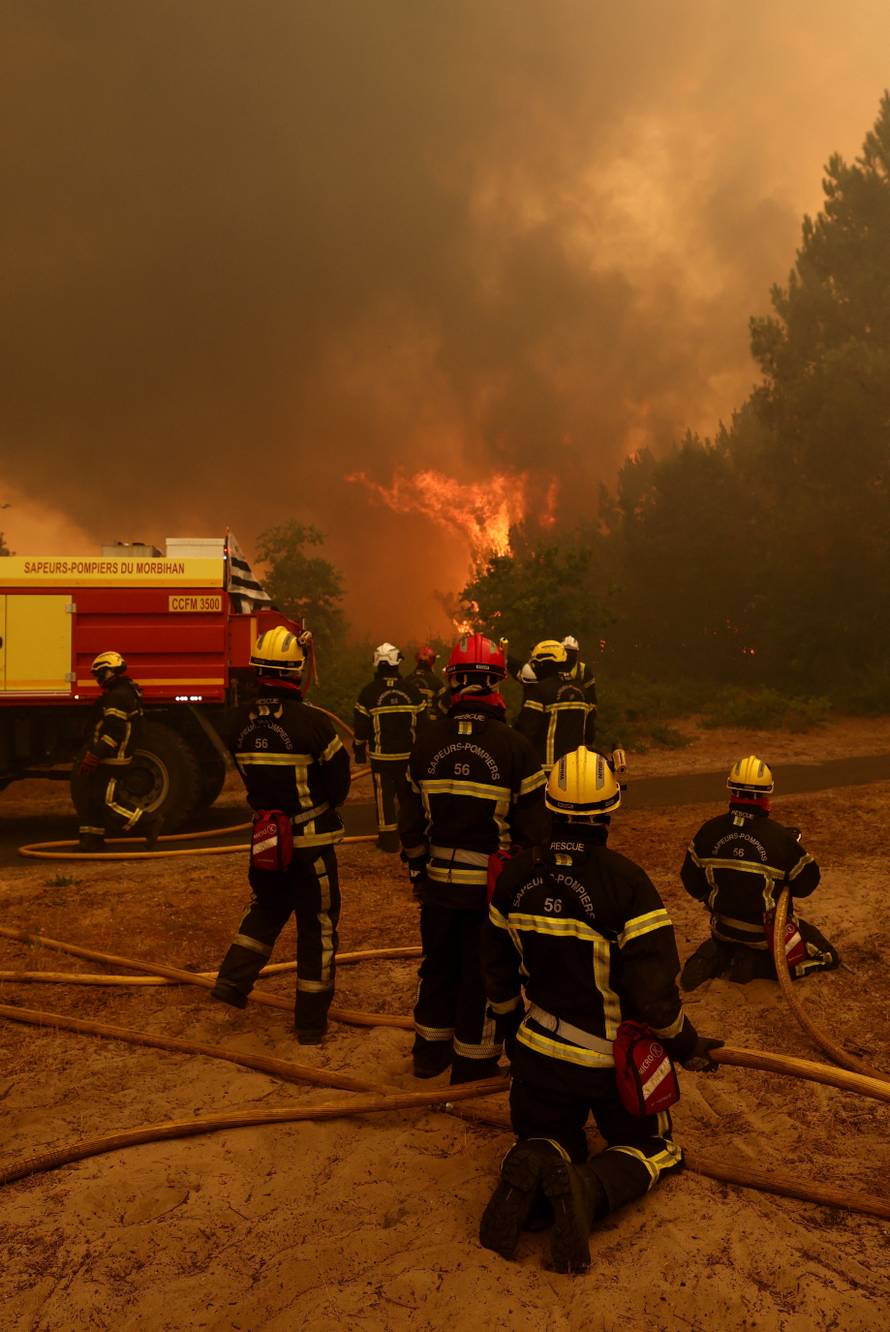 Wildfire in Lege-Cap-Ferret