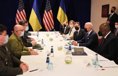 Vlakom i autom iz Kijeva: Joe Biden u Varšavi nenajavljeno se sastao s ukrajinskm ministrima