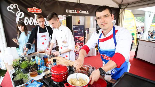 Chill&Grill: Dođite, uživajte i probajte meso s ananasom...