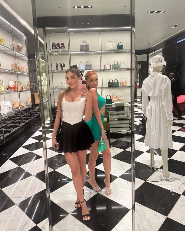 FOTO Lyna ne voli odjeću, draži su joj kupaći kostimi i donje rublje: 'Ja vam živim u bikiniju'