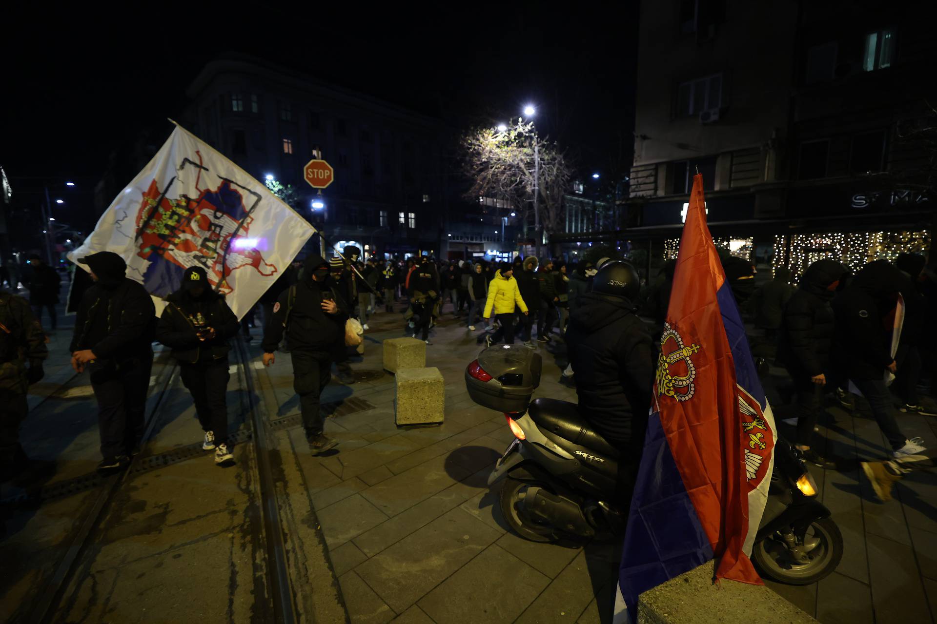 U Beogradu se okupili prosvjednici i poručili "Kosovo je srce Srbije"