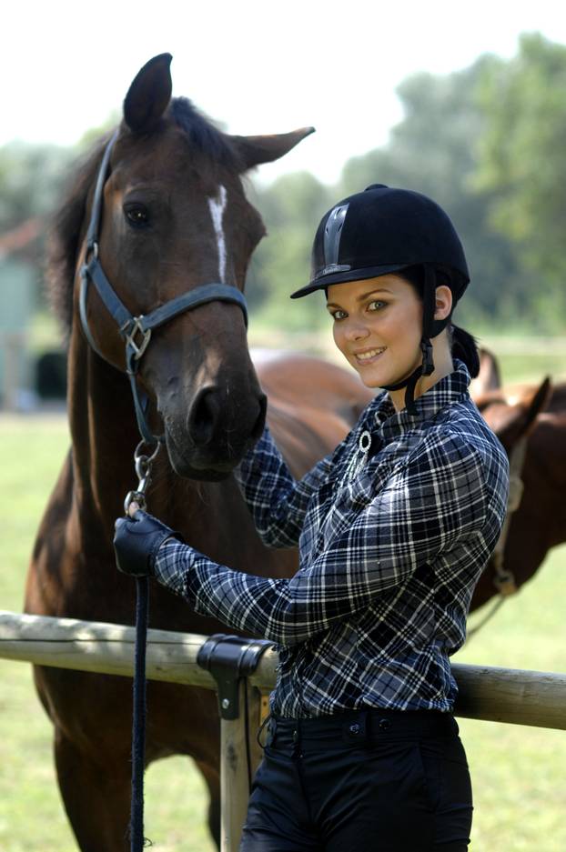 Zagreb: Sabina Behli?, pobjednica Hrvatskog Top Modela na snimanju