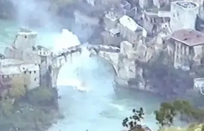 Objavili dosad neviđenu snimku rušenja Starog mosta u Mostaru projektilima s položaja HVO-a