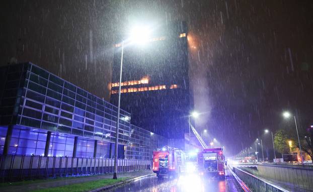 Zagreb: Pozar u Vjesnikovom neboderu