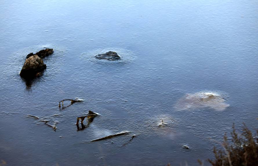 U Zablaću kod Šibenika zaledila se površina mora 