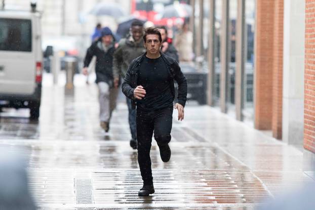 Tom Cruise has a doppelgÃ¤nger stand in double on the set of Mission Impossible Fallout in London.