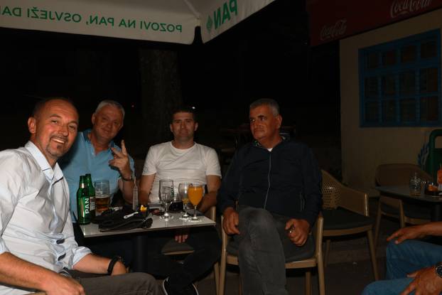 Sinj: Atmosfera u stožeru Mire Bulja nakon rezultata izbora