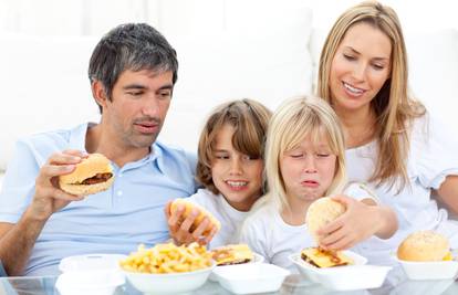 Junk food svaki dan jede 30% djece, a roditelji lažu o tome