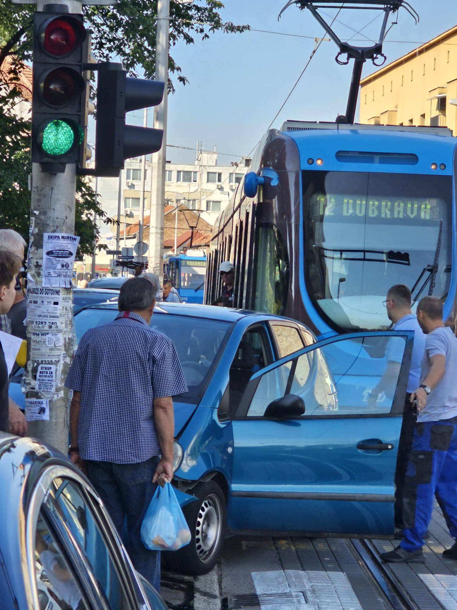 'Čovjek je htio prije tramvaja u dvorište. Nije uspio. Još ga je tramvaj udario odostraga'