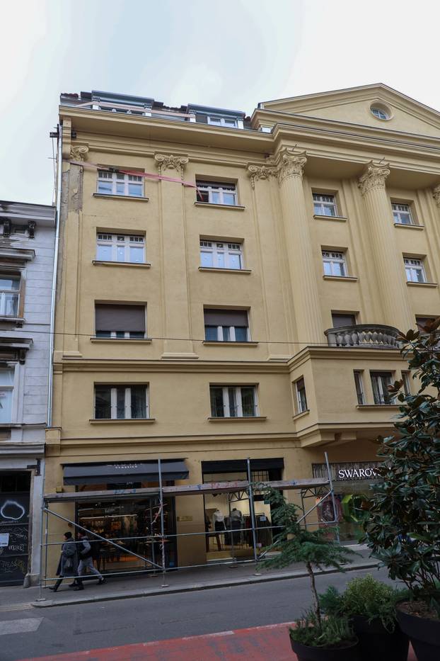 Nevjerojatna scena u centru Zagreba, gurtna još uvijek drži zgradu oštećenu u potresu