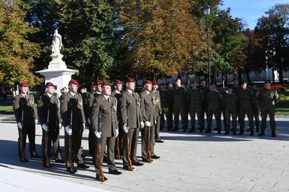 FOTO U Mimohodu pobjednika u Bjelovaru povorka s više stotina sudionika, evo tko je sve došao