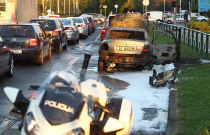 Planuo auto na Horvaćanskoj: U automobilu bile majka i kćer