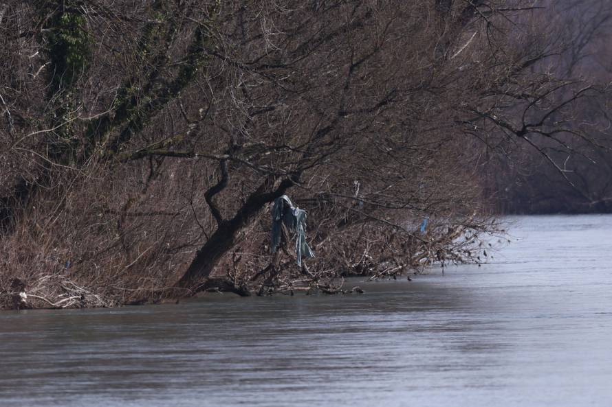 Hrvatska Kostajnica: Pri prevrtanju čamca u rijeci Uni jedna je osoba poginula