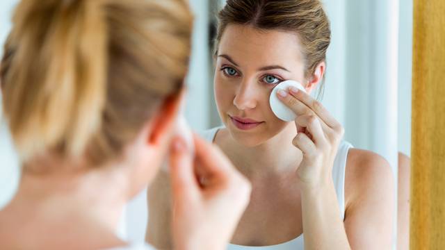 Osnažite kožu: Sasvim prirodna sredstva za uklanjanje šminke